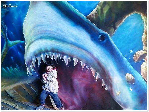 【遊】【宜蘭】祝大漁物產文創館．3D幻視海底隧道太好拍!不過千萬不要假日來@@ - 宜蘭雨天景點 - 壞波妞の旅行食踨
