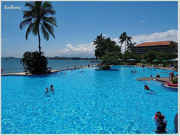 【沙巴住宿】香格里拉丹絨亞路渡假飯店( Shangri-La's Tanjung Aru Resort )．刺激滑水道讓小孩玩到不想離開! - 帶著壞波妞去馬來西亞．亞庇 - 壞波妞の旅行食踨