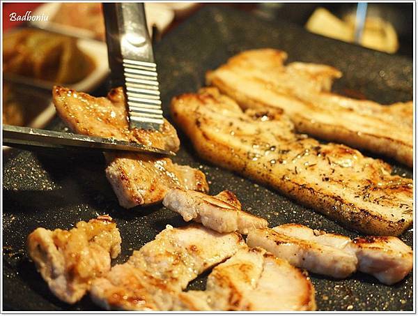 【食】【台北】韓國第一品牌 八色韓式烤肉．大口吃下八種口味五花肉，好滿足! - 台北(燒肉) - 壞波妞の旅行食踨