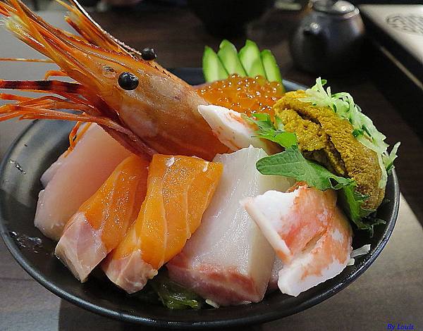 【食】【桃園】築地鮮魚平價生魚片蓋飯-超威500丼 - 藝文特區美食 - 壞波妞の旅行食踨